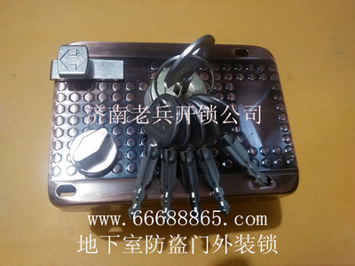 地下室防盗门外装锁